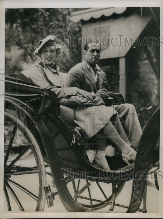 1937 Press Photo Mr and Mrs W. De Wilder Atkinson, of New York vacationing - Historic Images
