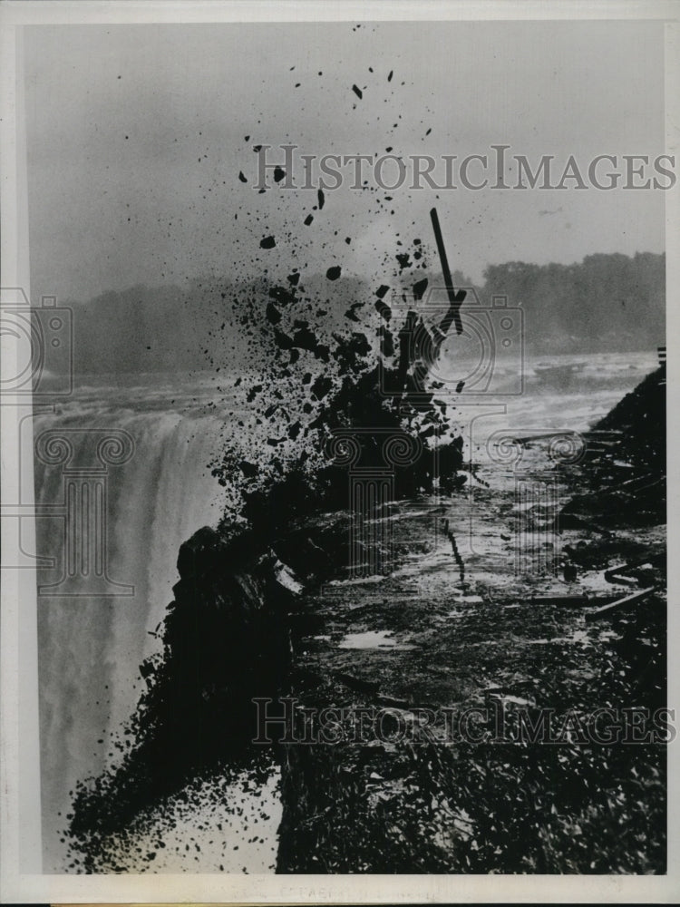 1935 Press Photo Dynamite riped away a 5000 ton slice off table rock i ...