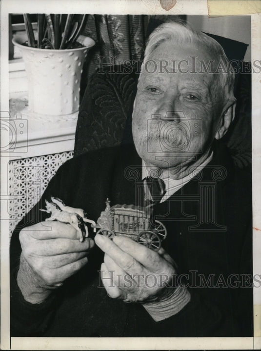 1944 Press Photo Charles Boileau with a model circus wagon given by his grandson - Historic Images