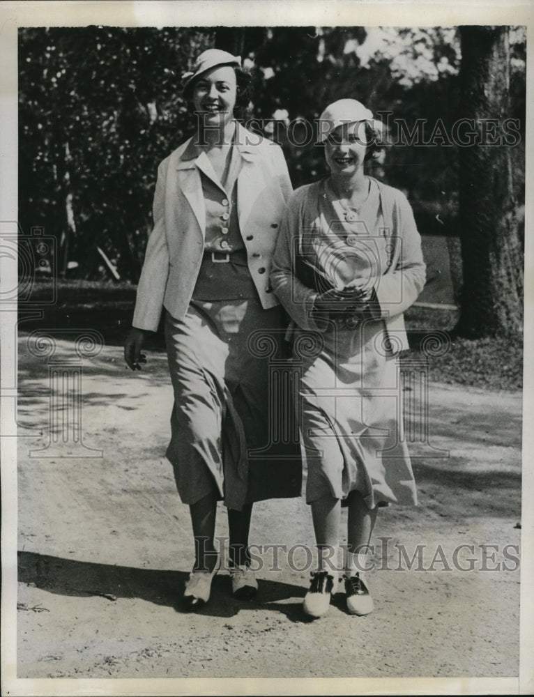 1933 Press Photo Virginia Colton and Marjorie Turner at Hotel Bermudiana,Bermuda - Historic Images