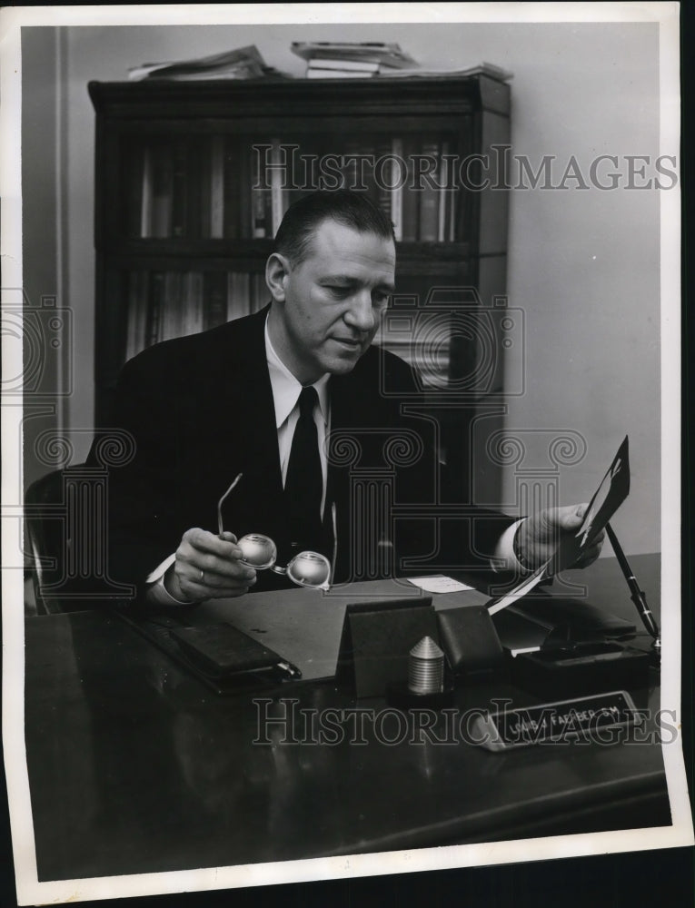 1953 Press Photo Bro. Louis Faeber, at University of Dayton - Historic Images