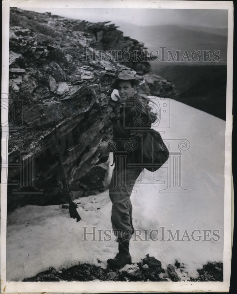 1949 Press Photo Barry O&#39;Neill, surveying property lnes of Consolidated Yukeno - Historic Images