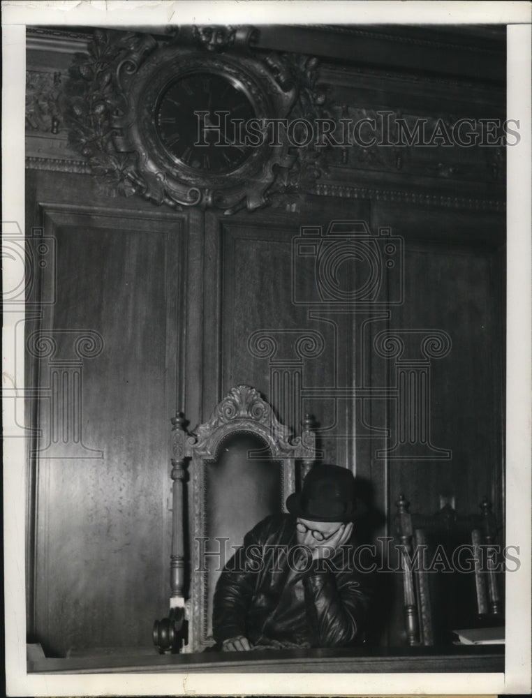 1938 Press Photo one of Cleveland&#39;s 100 relief sit downers takes a nap - Historic Images