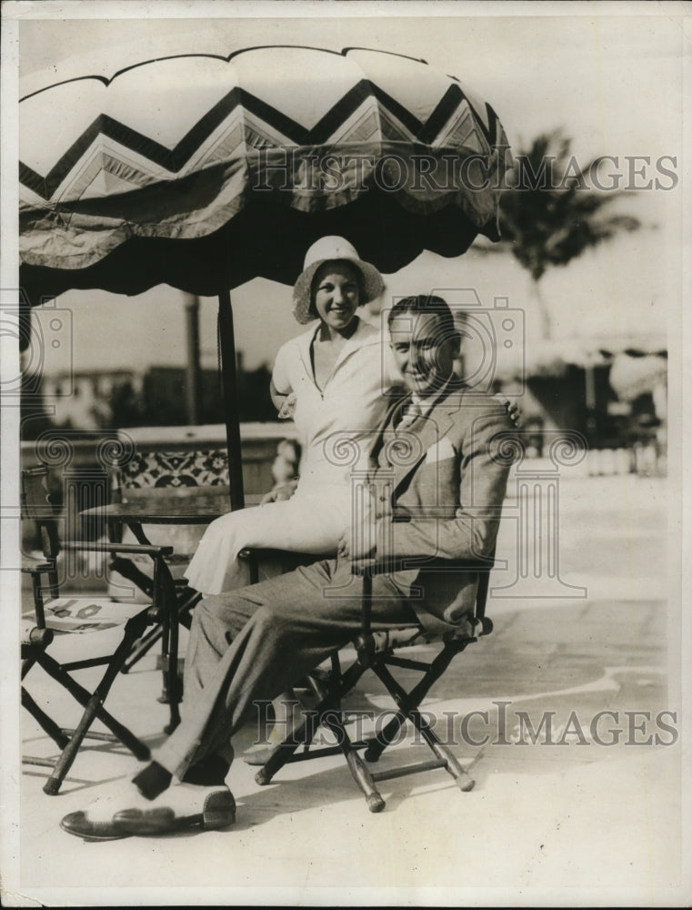 1932 Press Photo HN Sanson and Wife Visit Roney Plaza Cabana Sun Club - Historic Images