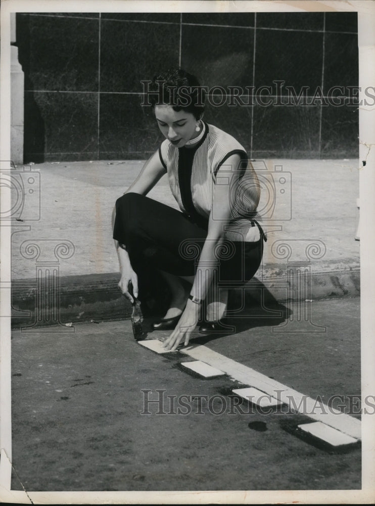 1955 Press Photo Miss Jacqueline Barber at the new crosswalk marker - Historic Images