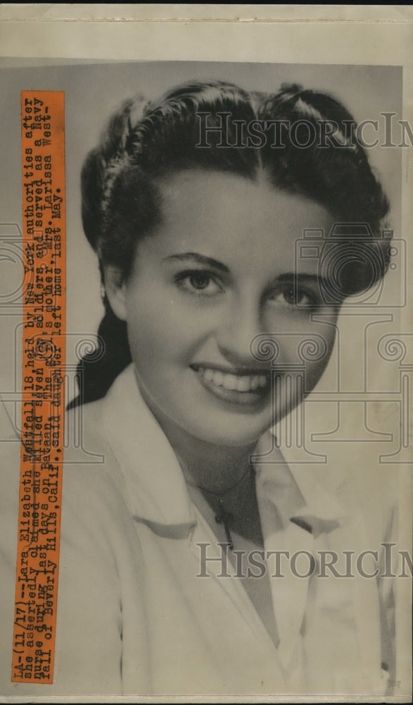 1943 Press Photo Elizabeth Westfall Held By Police After Admitting Killing 7 - Historic Images