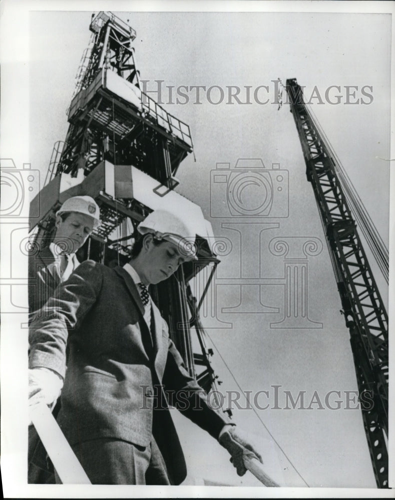 1968 Press Photo Prince Charles inspects the British Petroleum company - Historic Images