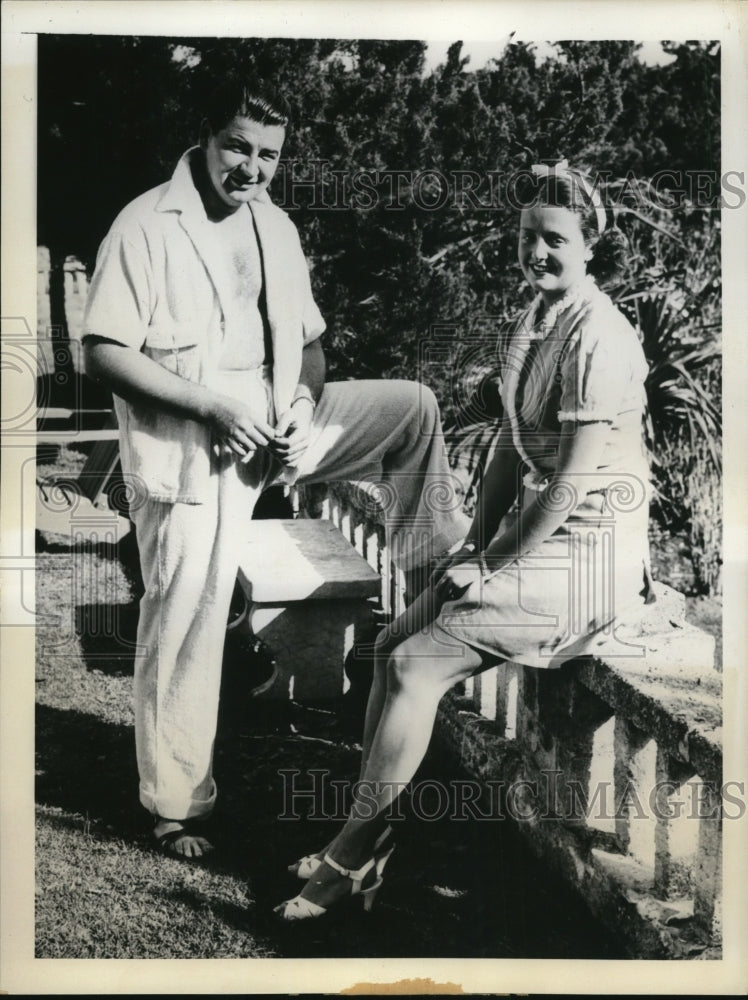 1937 Press Photo Socialites Bradley Dresser &amp; Wife During Bermuda Honeymoon - Historic Images