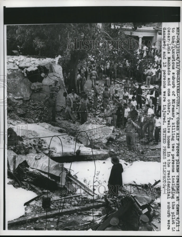 1958 Press Photo Cuban Air Force plane crashed to the suburb of Miramar - Historic Images