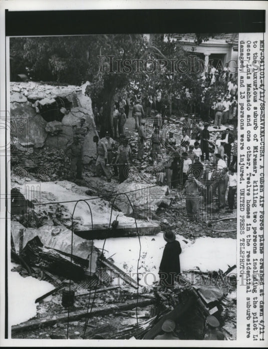 1958 Press Photo Cuban Air Force plane crashed to the suburb of Miramar - Historic Images