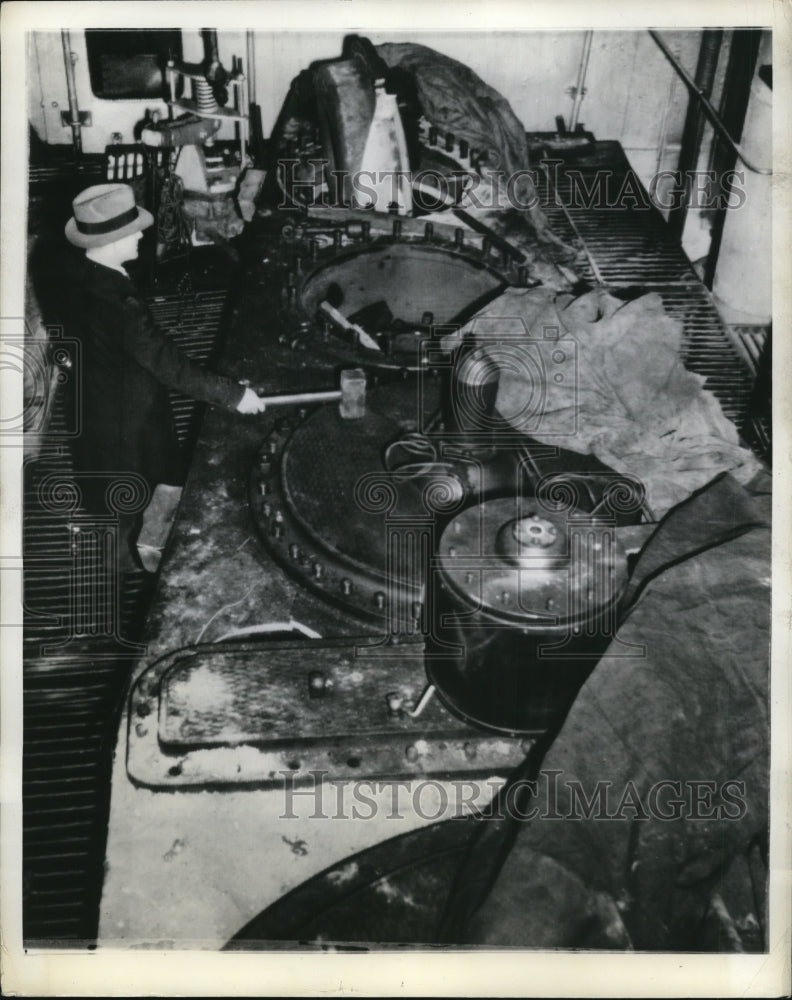 1941 Press Photo Sabotaged machinery on board the S.S. Conpandella - Historic Images