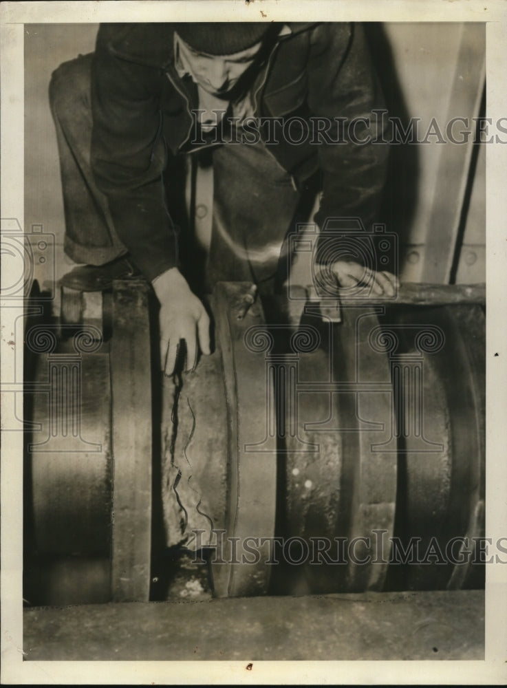 Press Photo Coast guardsman examining the main drive shaft on the Alberta - Historic Images