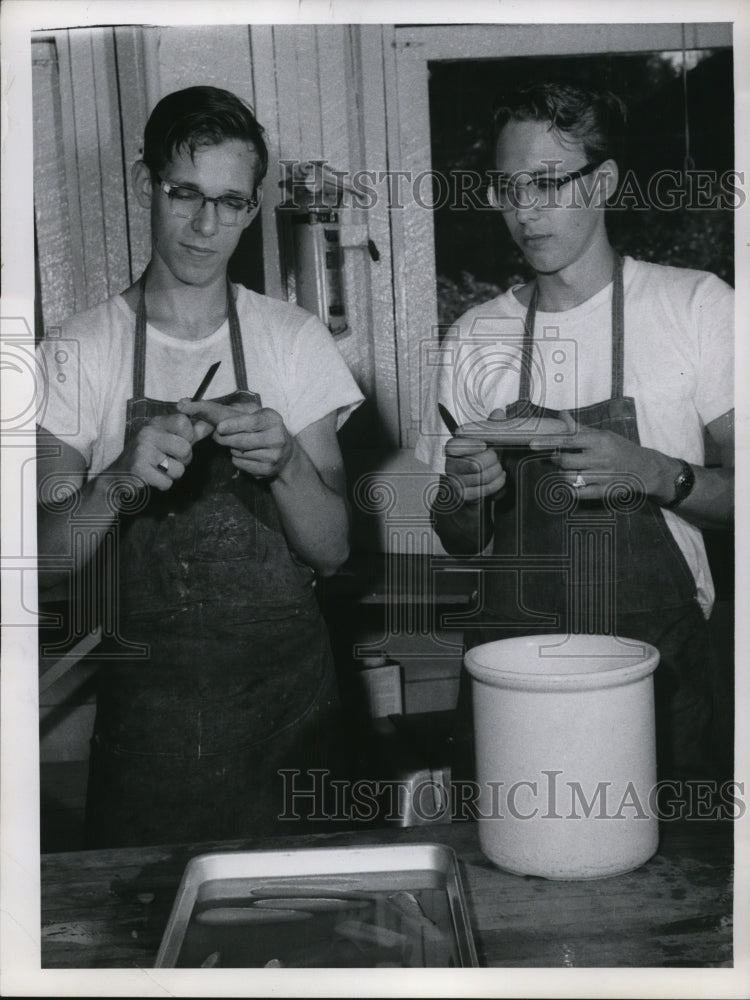 1958 Press Photo David Jollie and Frank Miles of the YMCA - Historic Images