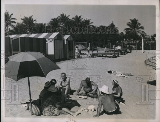 1937 Press Photo Sea Spray Beach at Palm Beach Florida winter vacationers - Historic Images