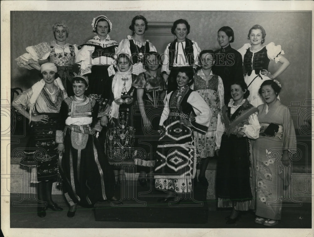 1934 Press Photo Group of 14 nations reps in native costumes - Historic Images