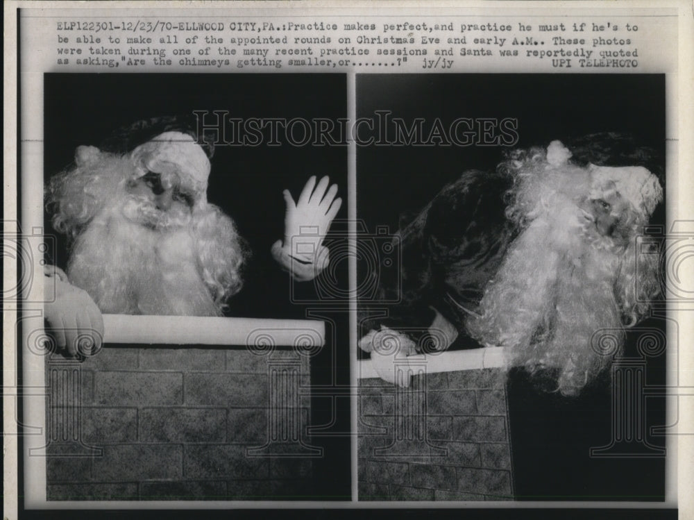 1970 Press Photo Santa at the Chimney - Historic Images