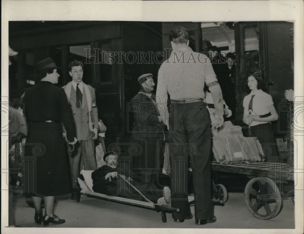 1940 Press Photo Paris France refugee train arrives from war front - Historic Images