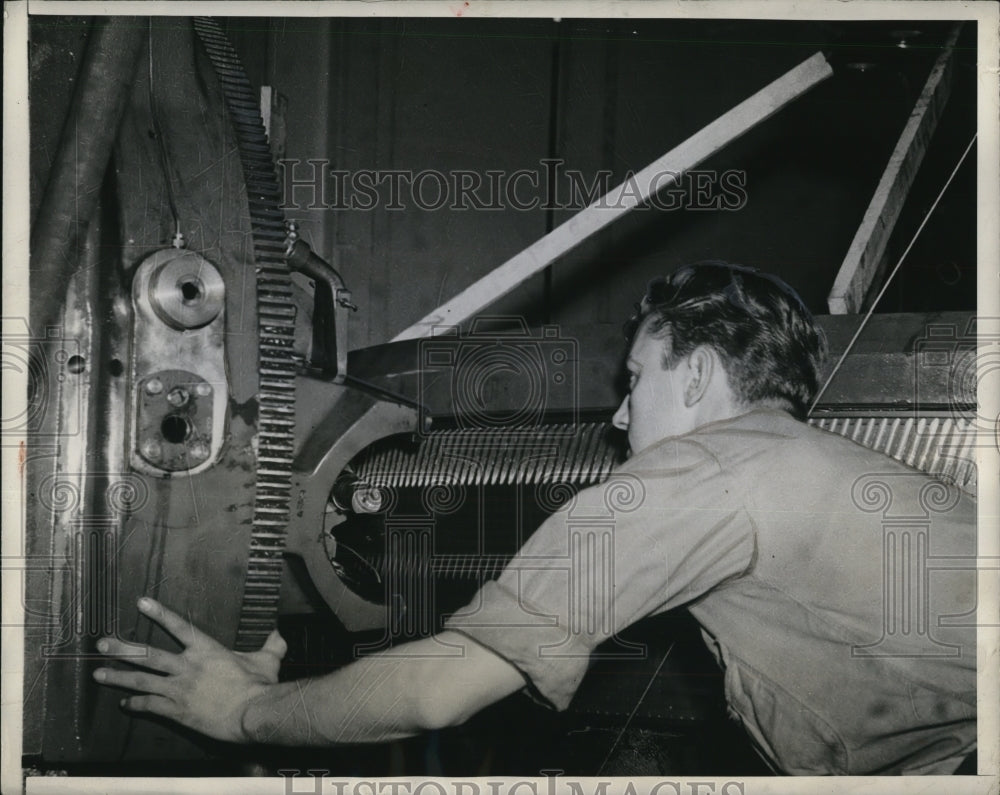 1942 Jeff Stanton Westinghouse gear mobber at plant-Historic Images