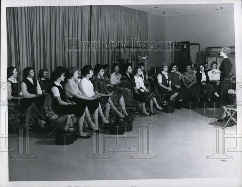 1960 Press Photo Jr. High Classes at South Rand and Betty Wckel. - Historic Images