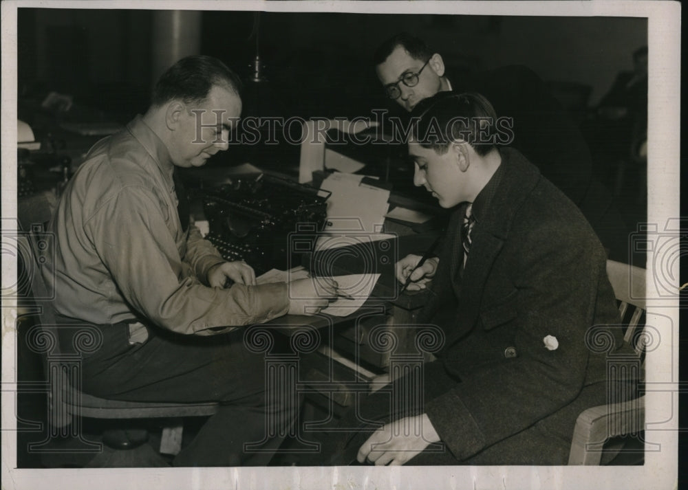 1937 Press Photo Army recruit Marcel Raymond signs application - Historic Images