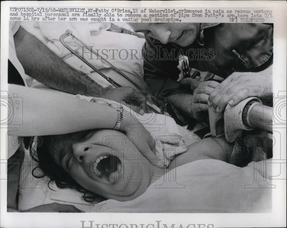 1968 Press Photo Patty O&#39;Brien armwas caught in a wading poll drainpipe. - Historic Images