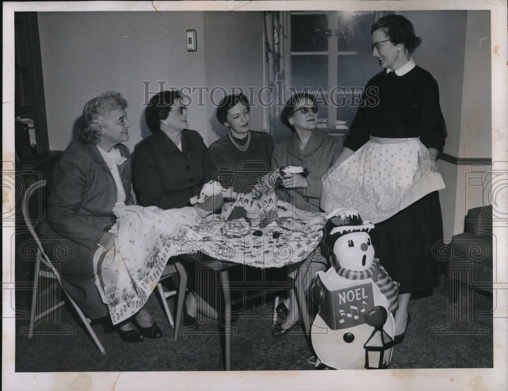 1955 Press Photo Snow Village is the title for the festival and Bazaar of - Historic Images