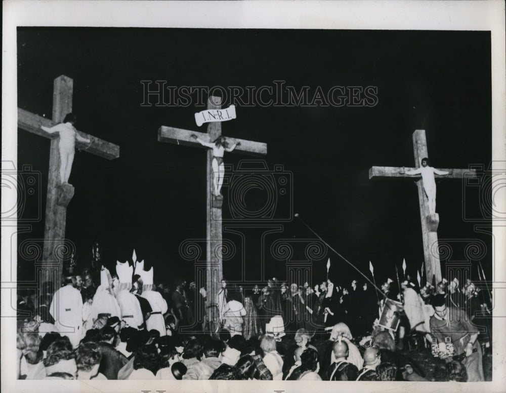1952 Press Photo Grassina Italy Holy Week Passion play of cruxifictions - Historic Images