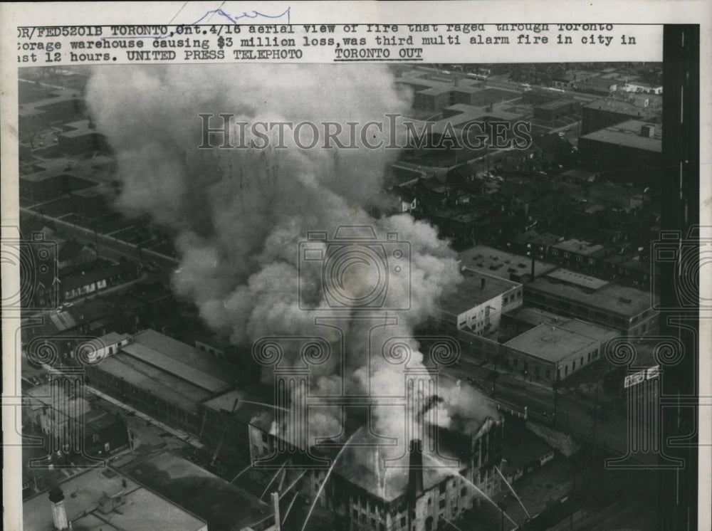 1951 Press Photo Air view of Toronto Canada fire at storage warehouse - Historic Images