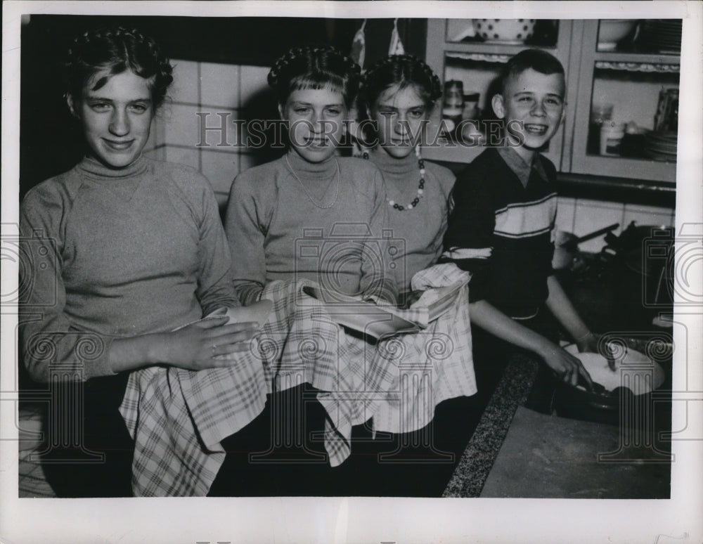 1956 Press Photo Zwolle Netherlands Han, Dorothy, Elly &amp; Riny Kiffer - Historic Images