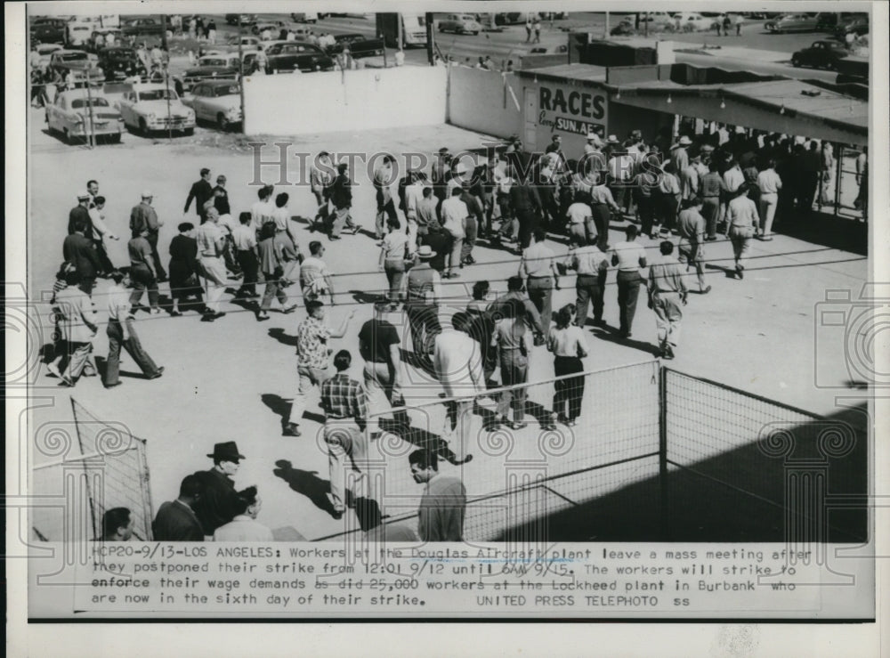 Press Photo Los Angeles workers at Douglas Aircraft leave a mass meeting after - Historic Images