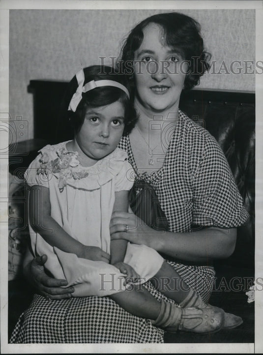 1934 Press Photo Mrs Edith Zimmer age 29 & granddaughter Edith age 3 - Historic Images