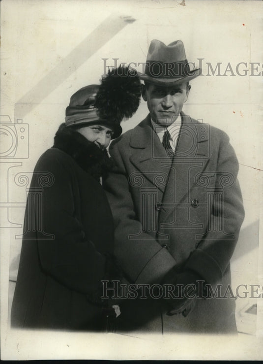 1924 Press Photo Mr. & Mrs. Ralph T. Lewis who sailed for Bermuda for honeymoon - Historic Images