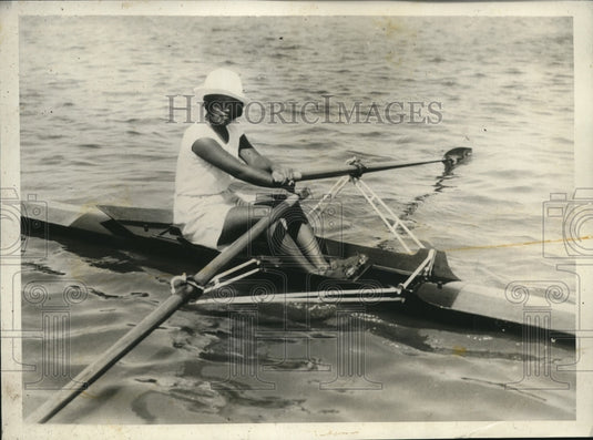 1930 Press Photo In Nippon damsel, Miss Fumiko Ohashi in an exhibition - Historic Images