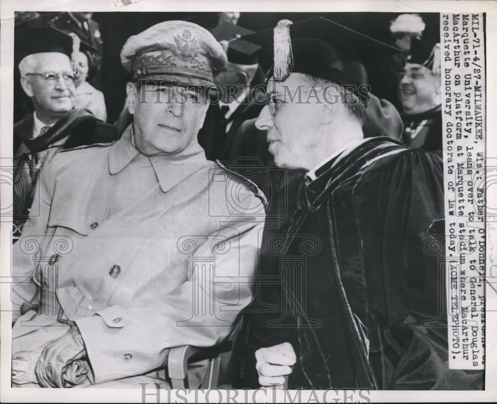 1951 Press Photo Father Edward O&#39;Donnell talking to General Douglas MacArthur - Historic Images