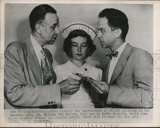 1952 Press Photo Dr. W. McD. Hammon & Dr. Lewis Coriell show needle to nurse - Historic Images