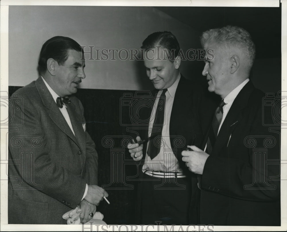 1939 Press Photo Producer James K McGuinness with Atty Alexander Wilson Jr - Historic Images