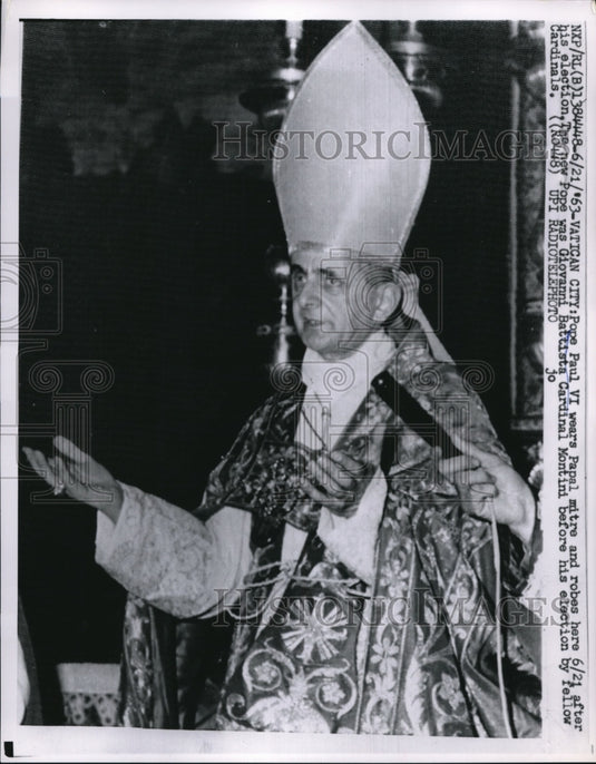 1963 Press Photo Pope Paul VI wears Papal mitre and robes after his election - Historic Images