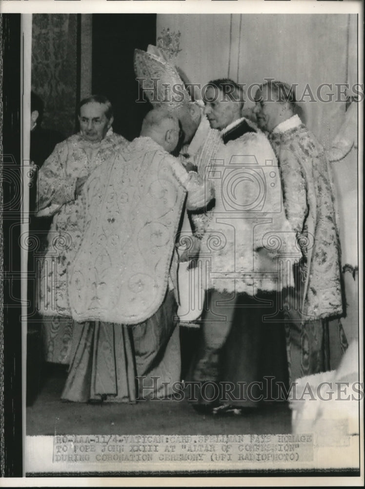 1958 Press Photo Cardinal Spellman pays homage to Pope John XXIII - Historic Images