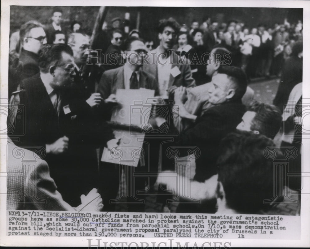 1955 Press Photo 30,000 Catholics, Protest the government&#39;s school reform bill - Historic Images