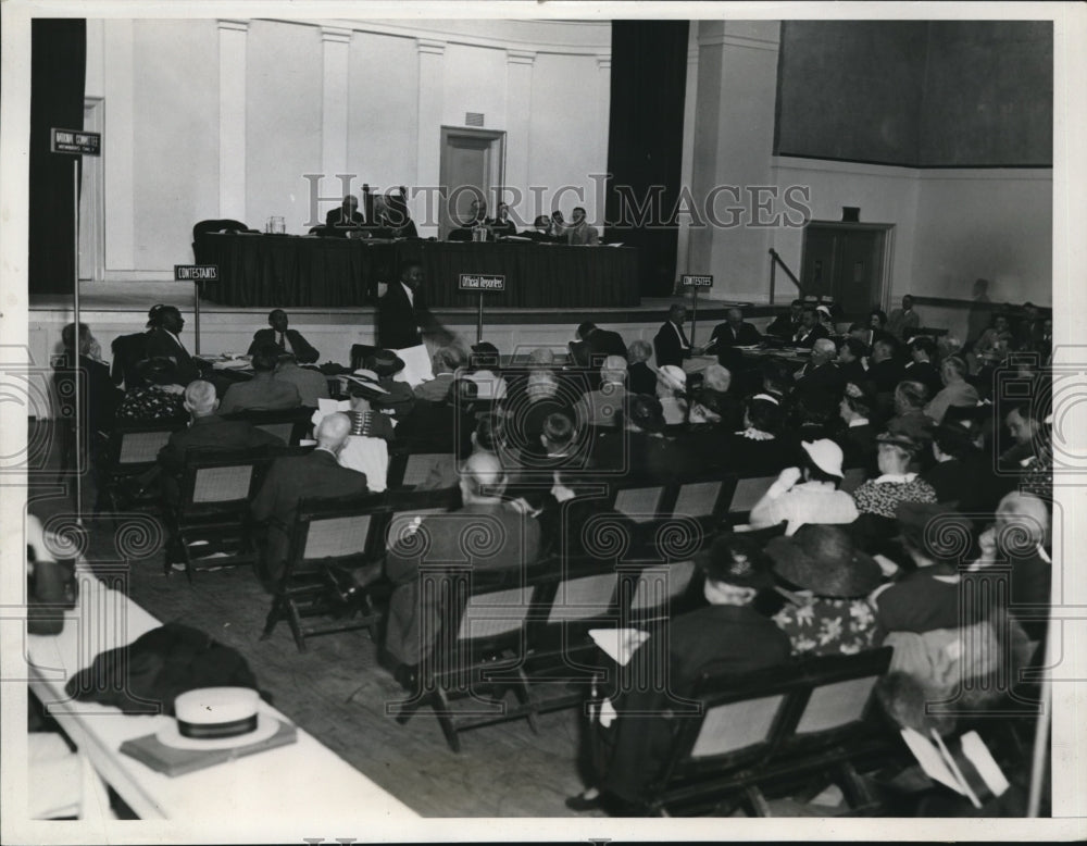 1936 Press Photo Rival delegations battle for seats in convention preliminaries - Historic Images