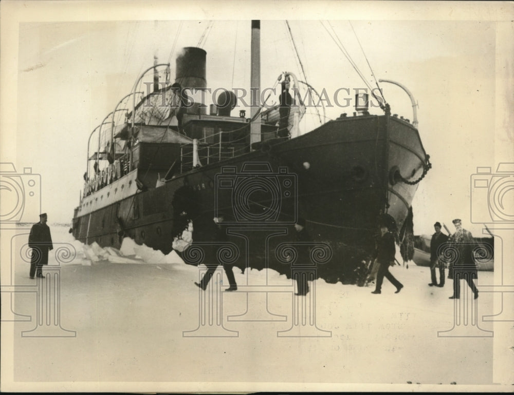 1926 Press Photo Thor a Swedish tramp merchantman in the ice at Helsingborg - Historic Images