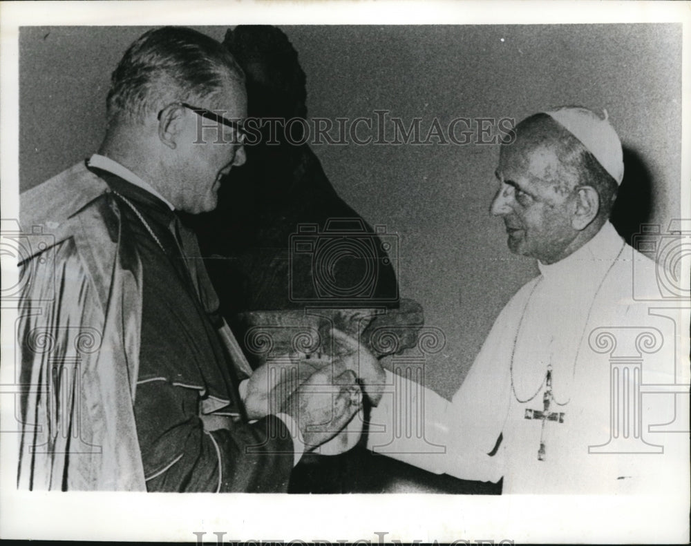 1967 Press Photo Bishop Francis J. Furey of San Diego, Calif., talks with Pope - Historic Images