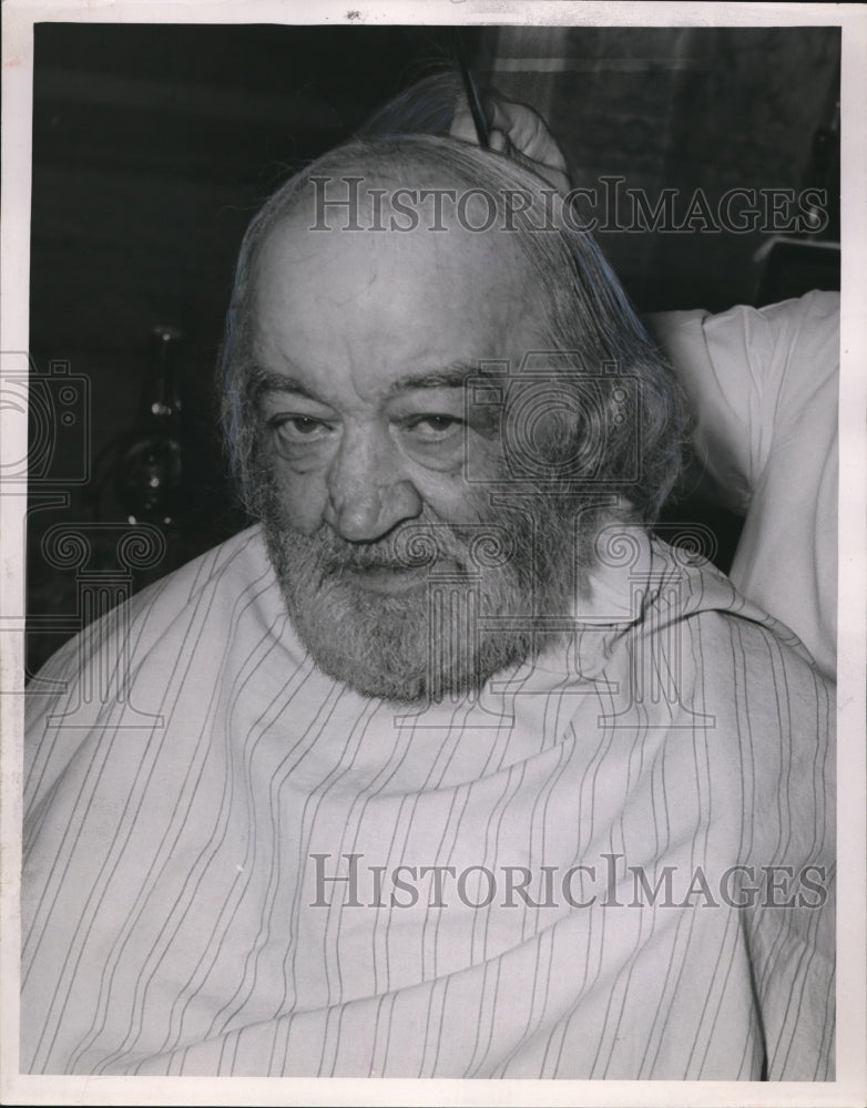 1953 Press Photo Tom Bruggemann at the Barber - Historic Images