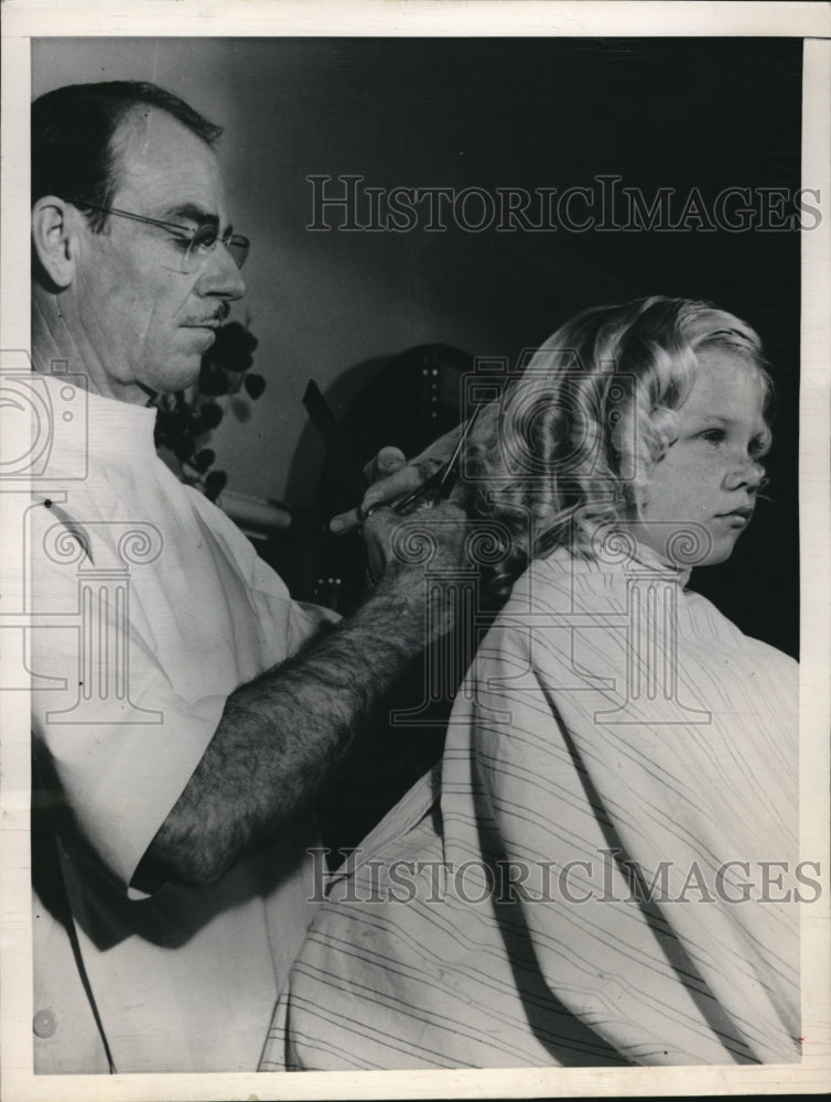 1949 Press Photo Clifford Clark resigned to fate of losing Fauntleroy curls - Historic Images