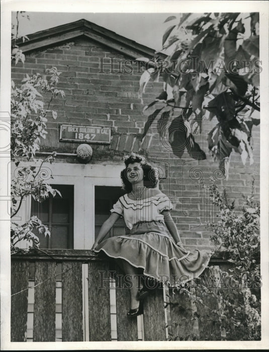 1946 Press Photo 19-year-old Ann Buceti of Monterey, Calif. - Historic Images