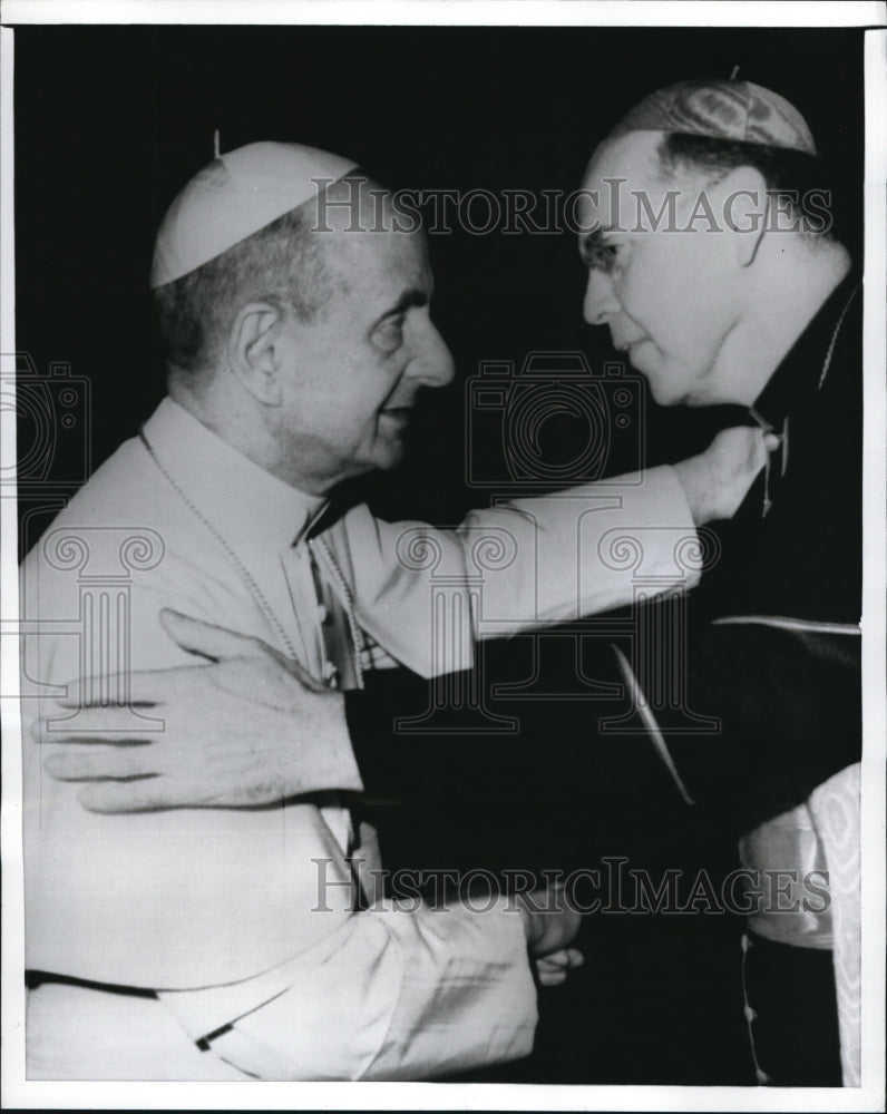 1969 Press Photo Pope Paul VI greets Cardinal Terence Cooke at St Peter Basilica - Historic Images