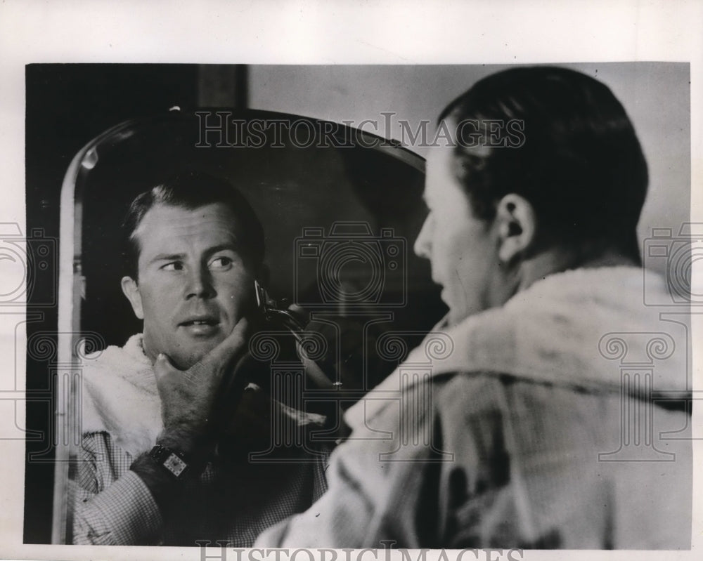 1938 Press Photo Davey operating the side levers. - Historic Images