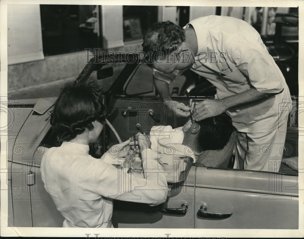 1939 Press Photo Curb Service at Miami for winter vacationist - Historic Images