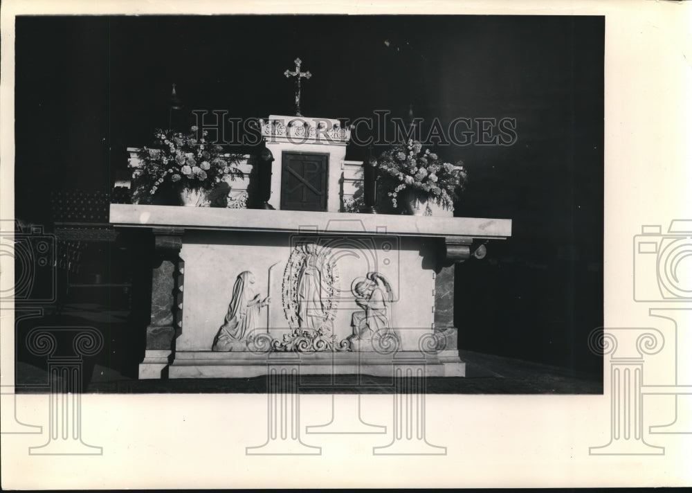 1956 Press Photo Interior of shrine - Historic Images