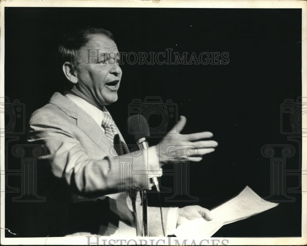 1972 Press Photo Frank Sinatra at Young Voters of America Rock Concert. - Historic Images